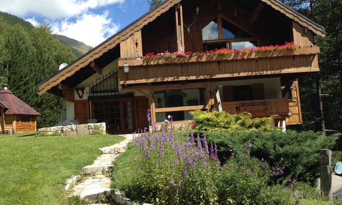 Abries Chalet De Esquí | Muy bonito, amplio, confortable chalet bien orientado, orientado al sur con jardín.