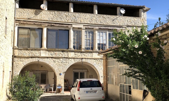 Bouquet Apartamento | VERY LARGE 5-ROOM PROVENCAL-STYLE APARTMENT IN LARGE STONE FARMHOUSE