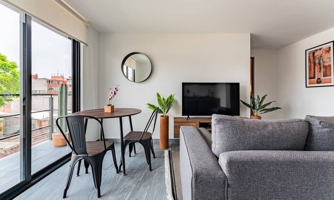 Santa María la Ribera Apartamento | VH | Cool apt Sta Ma la Ribera |balcón and gym | 130