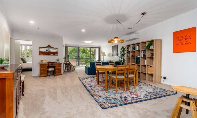 Griffith Apartamento | Vibrant 2BR Apt | 500m to Manuka/Kingston!