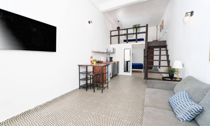 Puerta de Tierra Apartamento | Vibrant Stay Steps to Beach, Cafes & Fun