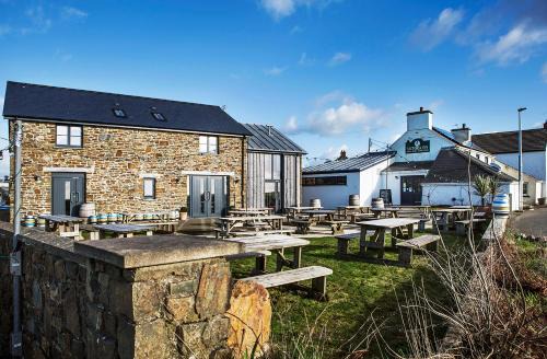 Roch Hotel | Victoria Inn Brewhouse B&B