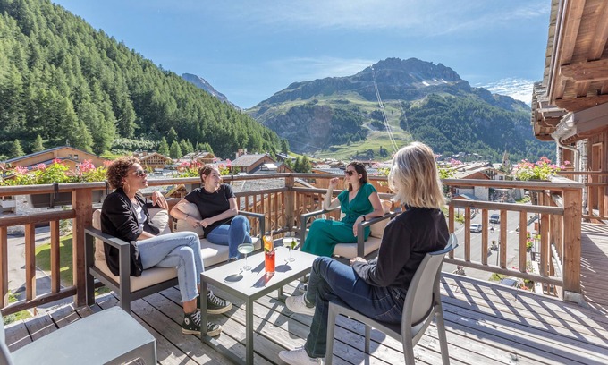 Val-d'Isere Hotel | Victoria Lodge, Friendly Hotel