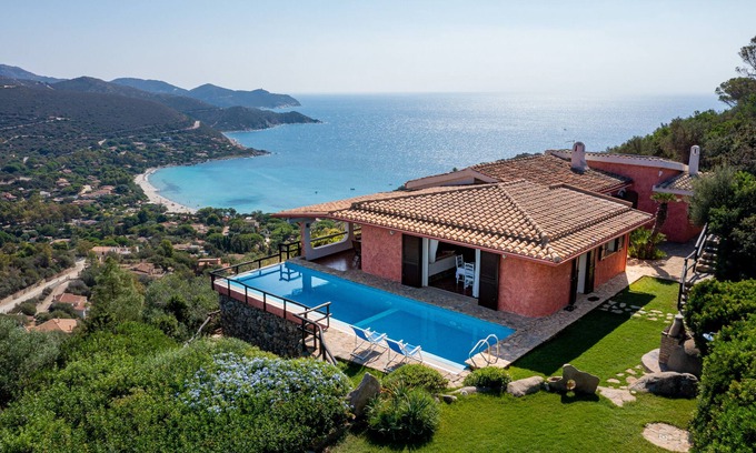 Torre delle Stelle Villa | Villa Corallia: Exclusiva villa con piscina y vistas sobre la bahía
