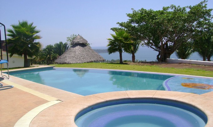 Santa Cruz Villa | Villa # 2, piscina privada, Limoncito Hills, capacidad para 8 personas, playa privada aislada