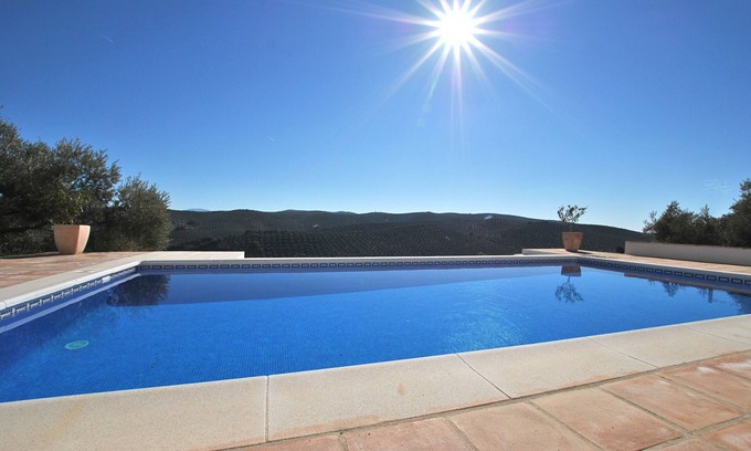 Iznajar Villa | Villa 230m2, 4 cuartos de baño modernos, piscina, vistas 80km, 3 terrazas, climatizada. central