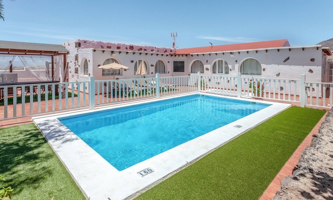 Puerto del Rosario Villa | Villa "Abraham" con vistas a la montaña, Wi-Fi, piscina y terraza