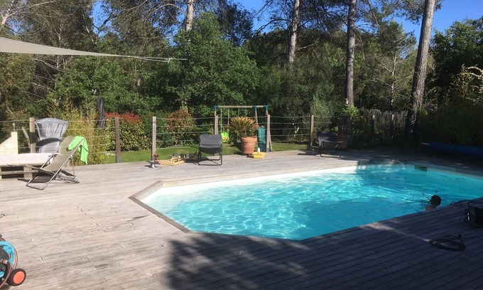 Les Michels Casa | Casa a 15 min de Aix-en-Provence en Peynier en un bosque de pinos