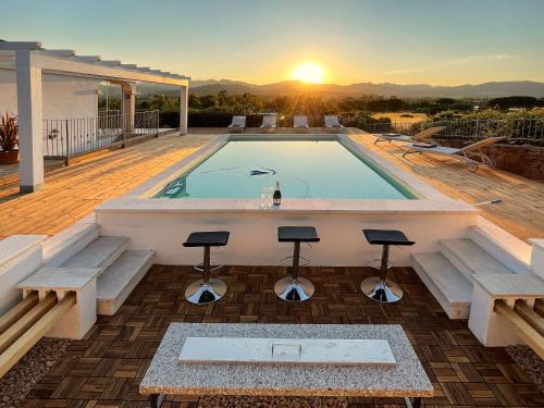 Tanaunella Villa | Villa Allegria, romantic luxury 300m from the beach, heated pool, firepit and sauna