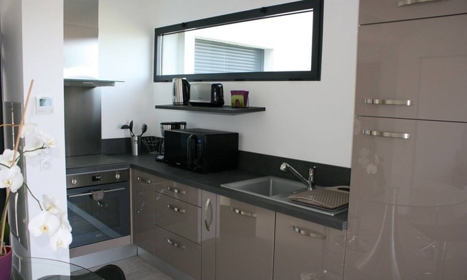 Saint-Jeannet Apartamento | Villa Apartments, private garden and pool, sea view