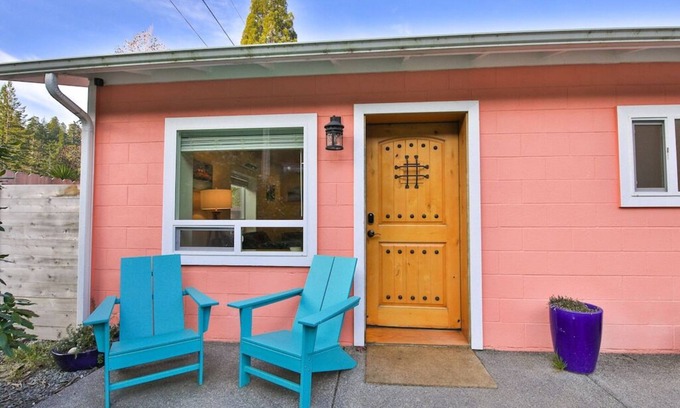 Crescent City Casa | Villa Au Contraire -luxury within steps to Jedediah Smith Park and Smith River