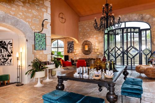 Saint-Paul-Trois-Chateaux Hotel | Villa Augusta
