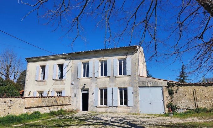 Saint-Jean-d'Angely Casa | Villa Ausone, Maison Spacieuse Entièrement Rénovée Lumineuse Avec Beaux Volumes