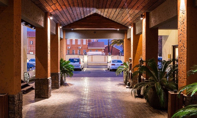 Brandwag Hotel | Villa Bali Luxury Guest House