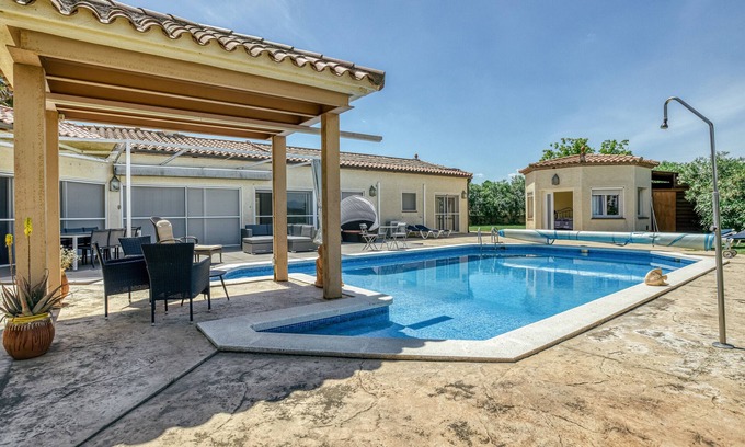 Torroella de Fluvia Villa | Villa 'Can Miquel' con piscina privada, Wi-Fi y aire acondicionado