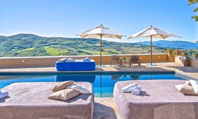 Saragano Villa | Villa, piscina privada, casa club, mesa de billar, vista impresionante, barbacoa al aire libre y horno de pizza, jardín privado, área de comedor al aire libre, atracciones cercanas, ciudades históricas en Umbría