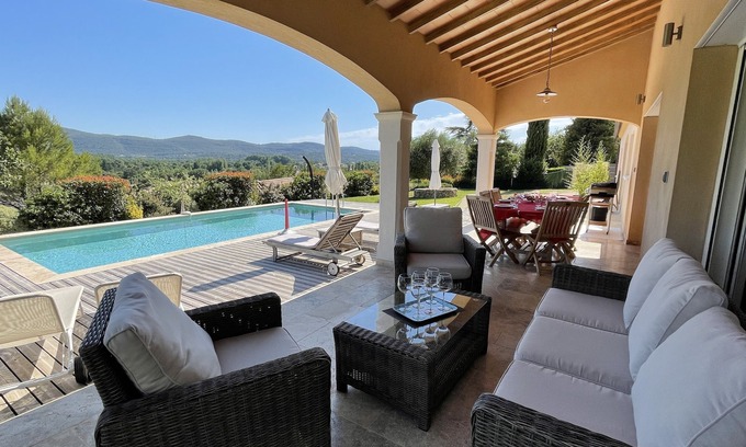 Gareoult Villa | Villa 4*, vista despejada, calma, piscina climatizada y múltiples actividades