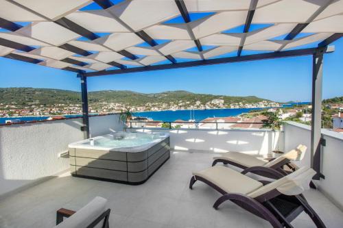 Vinisce Apartamento | Villa Dalmatian Child with swimming pool, close to the beach