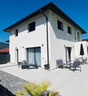 Seyssel Villa | Villa design avec jardin et espaces lumineux