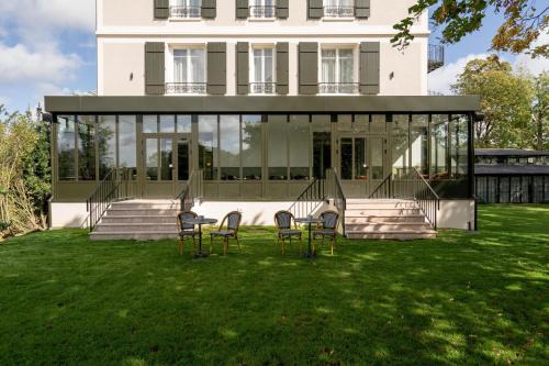 Bievres Hotel | Villa EDMOND