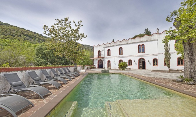 Arenys de Munt Villa | Villa 'El Cortijo' con vistas a la montaña, piscina, jardín, terraza y Wi-Fi