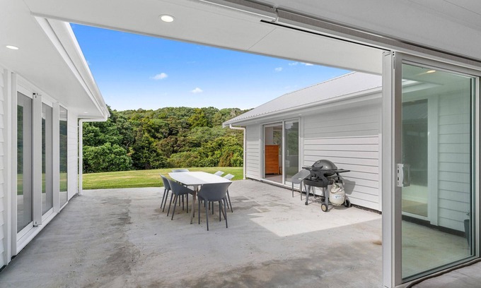 Langs Beach Casa | Villa Elena - Brand new, sunny, well-appointed holiday home, walking to beach