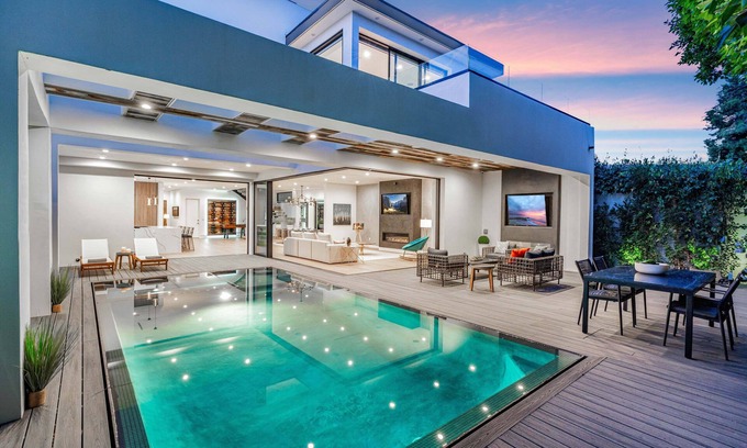 Beverly Hills Villa | Villa Fendi By LuxJB 🏆 Heated Pool & Jacuzzi 🏆 Gym 🏆 Rooftop Deck