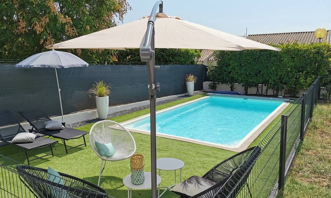 Saint-Mathieu-de-Treviers Villa | Villa with pool