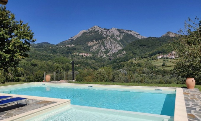 Villa Collemandina Villa | Villa in Tuscany with salt water private pool, complimentary wine, stunning view
