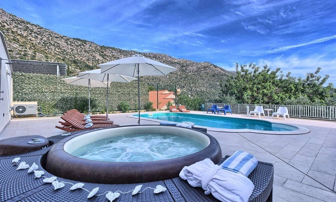 Zaton Villa | Villa La Mer - villa moderna cerca de Dubrovnik para doce huéspedes con piscina