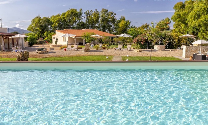 Alghero Cabaña | Villa Libeccio for 9 persons close to the beach with shared swimming pool