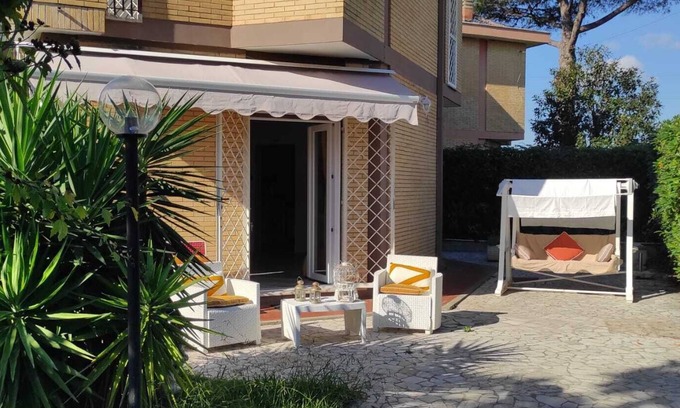 Ardea Villa | Villa Lido dei Pini garden 350sqm 3km from the sea, studio with wifi for smart work