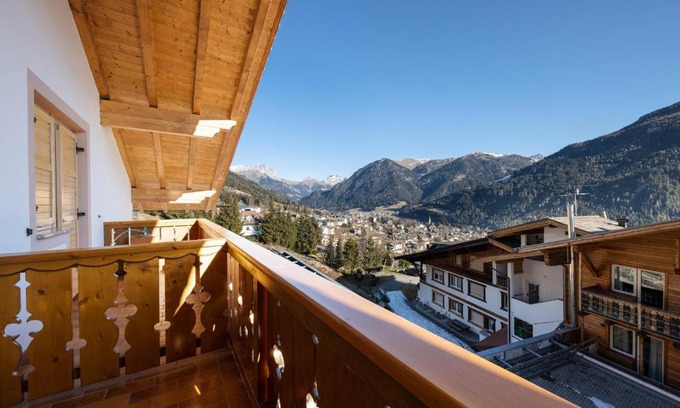 Vigo di Fassa Apartamento | Villa Mazzel with balcony