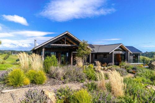 Onetangi Villa | Villa Obsidian by Waiheke Pure