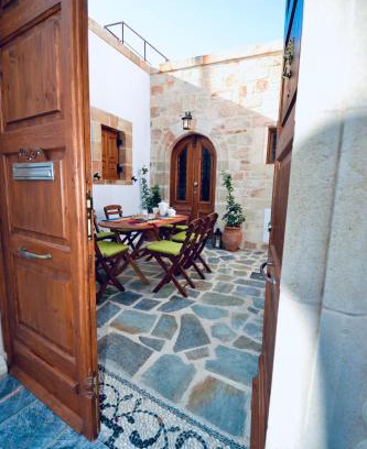 Archangelos Villa | Villa Patitiri Traditional House with hot tub