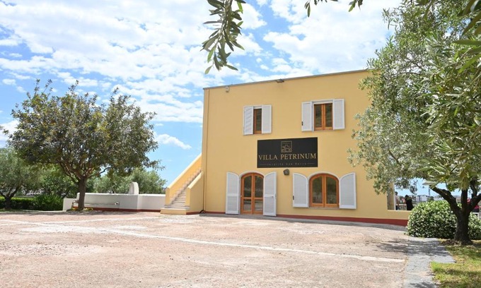 Mondragone Cama Y Desayuno | Villa Petrinum B&B