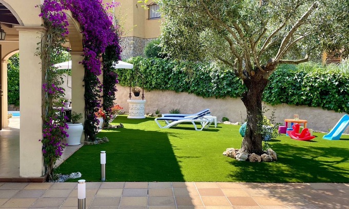 Pals Villa | VILLA PINEDA 5