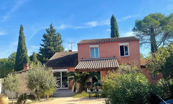 Ventabren Villa | Villa Provençale, air-conditioned, near Aix en Provence.