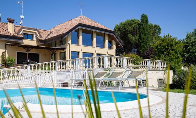 Misano Adriatico Villa | Villa Rolls - Porzione di Villa con piscina,giardino e parcheggi