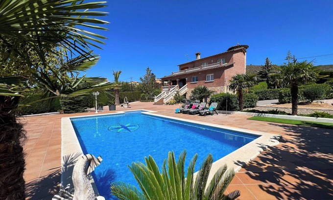 Sant Jaume dels Domenys Villa | Villa Torreón - Gran piscina y jardín, BBQ, Wifi