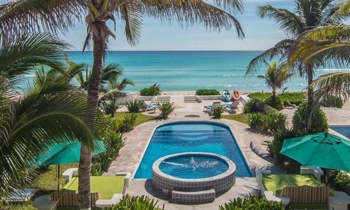 Playa del Secreto Villa | Caribbean Beach Front Villa con piscina privada y personal.