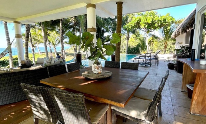 Monterrico Chalet De Esquí | Villa Valens Paraíso Beach front @sailfish capital