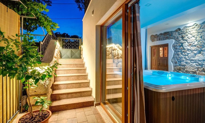 Bribir Cabina | CASA VALENTINA NUEVA cabaña renovada en una zona tranquila, con jacuzzi