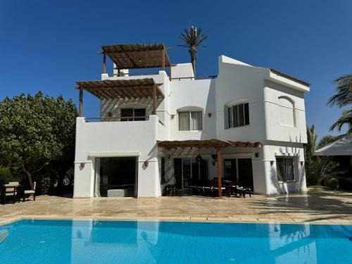 El Gouna Villa | Villa with 5 bedrooms & 4 bathrooms - private heated pool