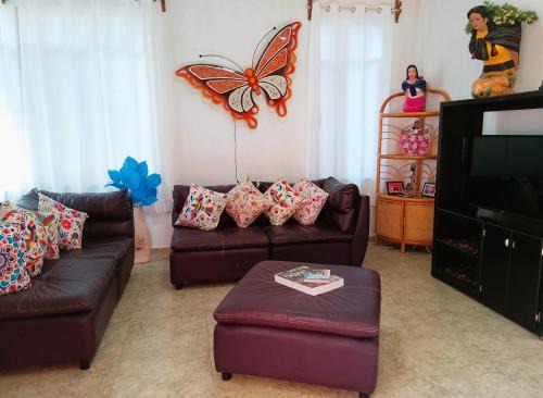 Tequisquiapan Villa | Villa with garden jacuzzi trampoline