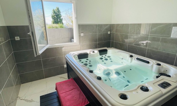 Blainville-sur-Mer Casa | Villa with private jacuzzi 500m from the sea