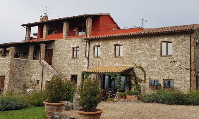 San Terenziano Casa | Villa con piscina y Vistas Territoriales; Pequeño Pueblo