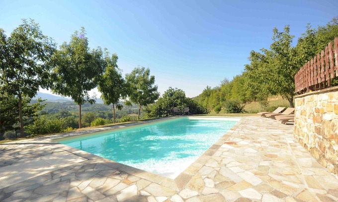 Amandola Villa | Casa de campo con piscina privada e impresionantes vistas a las montañas del Monte Sibellini