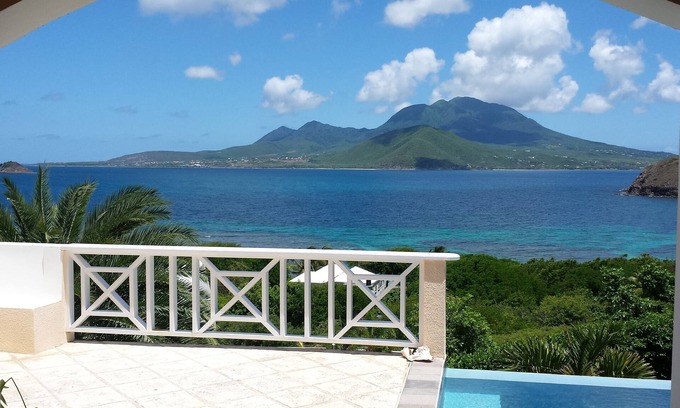 Frigate Bay Villa | Villa con impresionantes vistas, hermosas playas