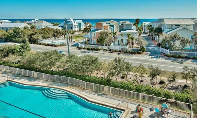 Seagrove Beach Condominio | Villas at Seagrove by Panhandle Getaways